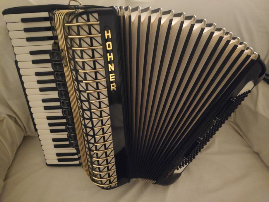 Hohner Atlantic IV deluxe 4glasna..top stanje...mog zamjena