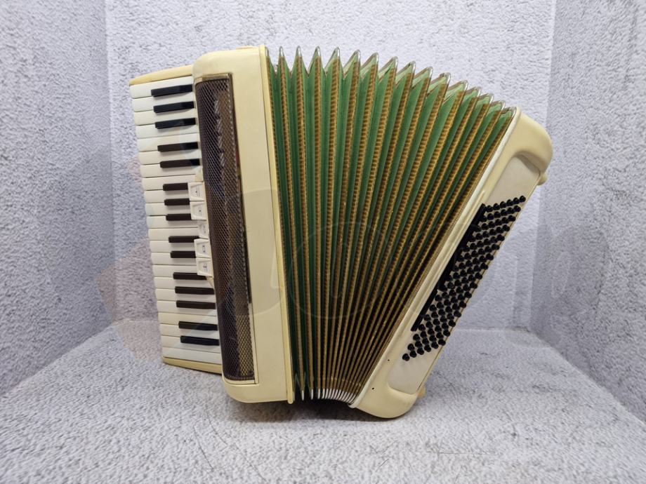 Hohner Lucia III, 96 basova / troglasna / 5+3 registra