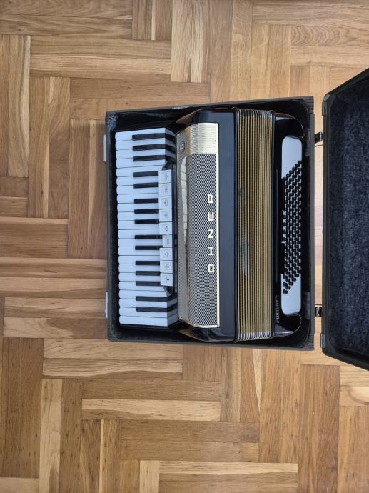 Hohner Lucia IVP. 96 basova