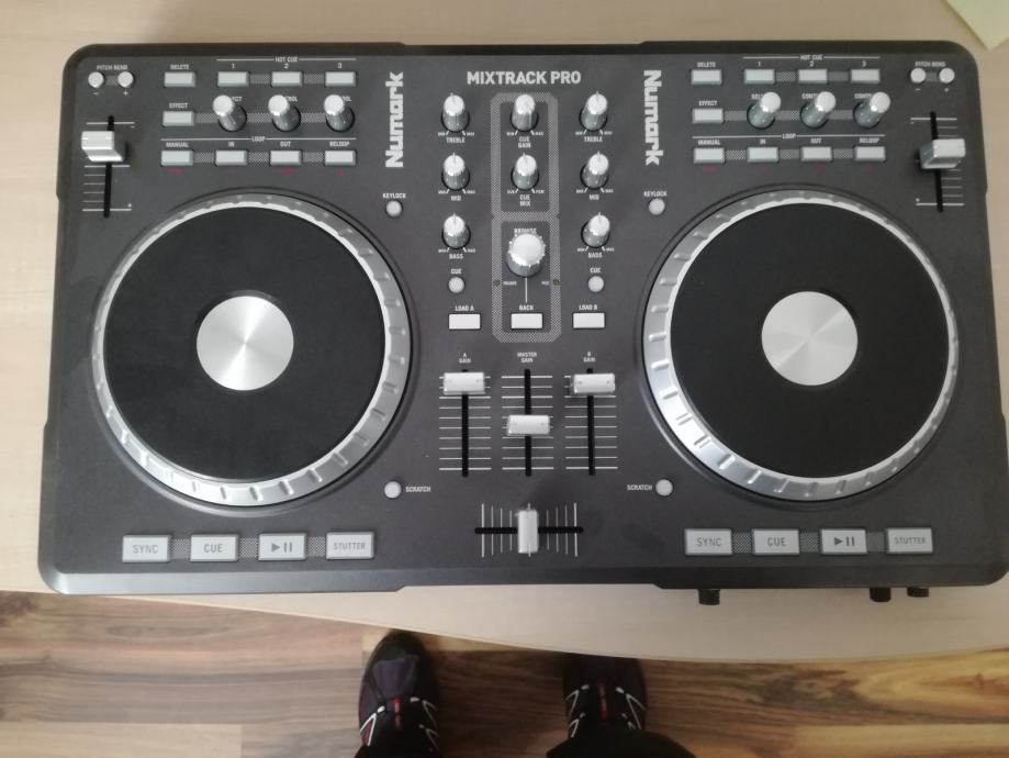 Numark Mixtrack Pro