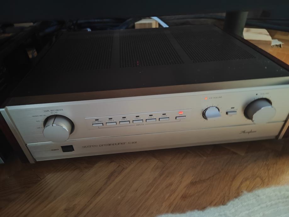 Accuphase C-202