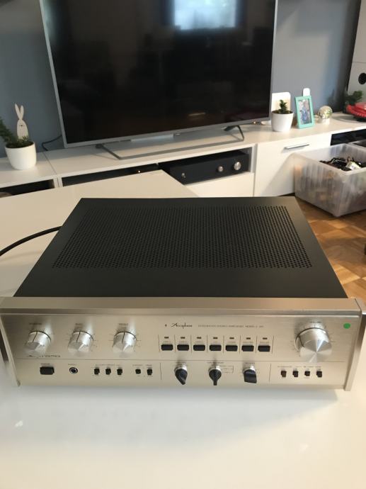 Accuphase E-205