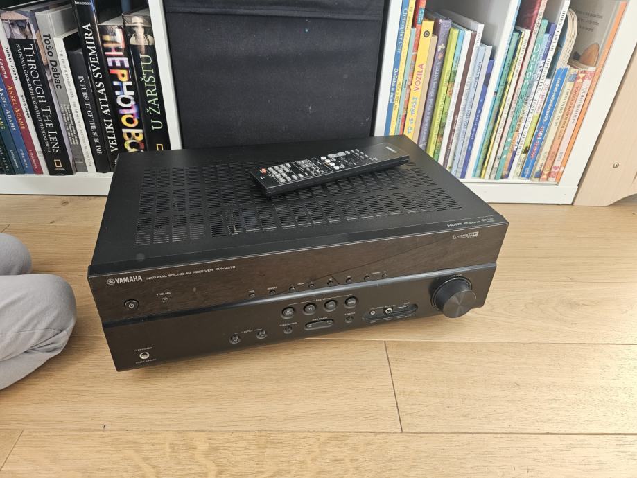 Yamaha RX-V373 receiver