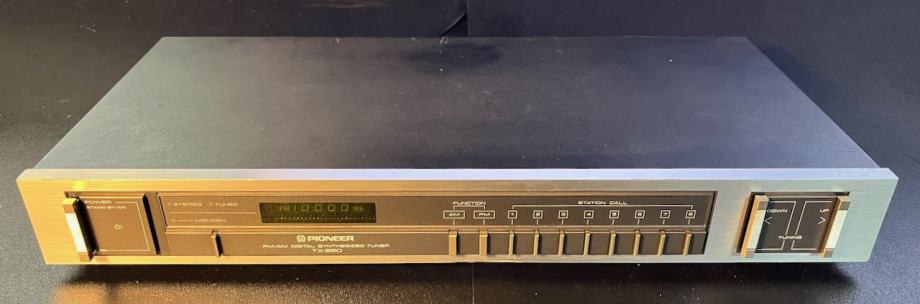 Pioneer TX-950 FM/AM Digital Synthesized Tuner