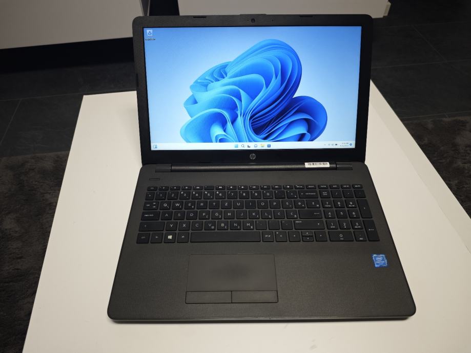 HP 250 G6 (15.6",i5-7200U,8GB,SSD 240GB,WIN 11)