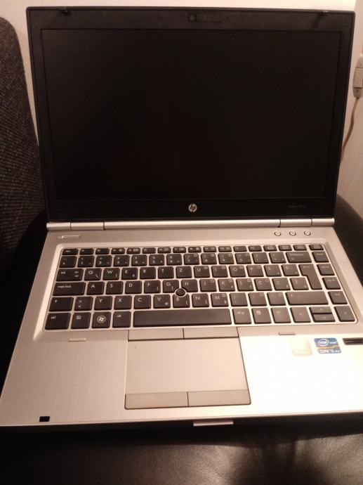 LAPTOP HP ELITEBOOK 8470P, i5 3320M 2,6GHz, 4GB RAM + docking station!