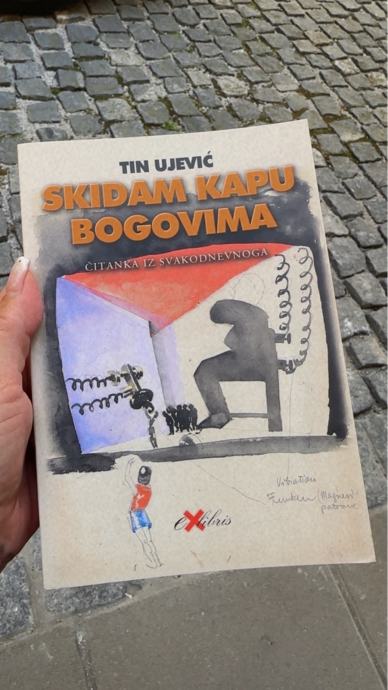 TIN UJEVIĆ Skidam kapu bogovima : Čitanka iz svakodnevnog