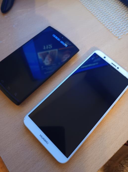 Huawei P smart i Samsung Georgio Armani