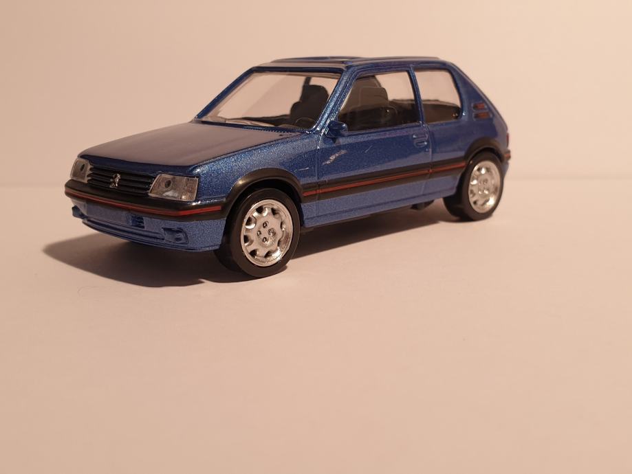 1:43 Peugeot 205 GTI, plavi model