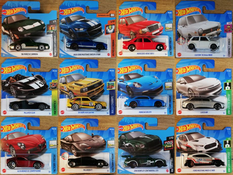 12 Hot Wheels modela