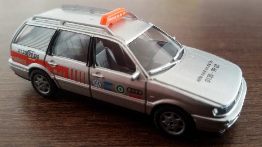 autić maketa VOLKSWAGEN PASSAT KARAVAN 1:87, od WIKING-a, Osijek