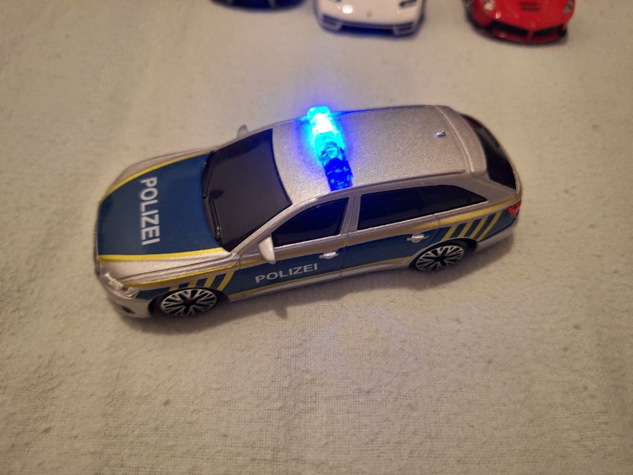 bburago audi policija svijetli 1:43