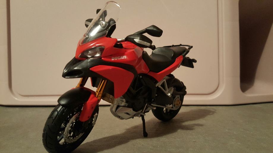 Ducati  Multistrada 1200s motor igračka  maketa