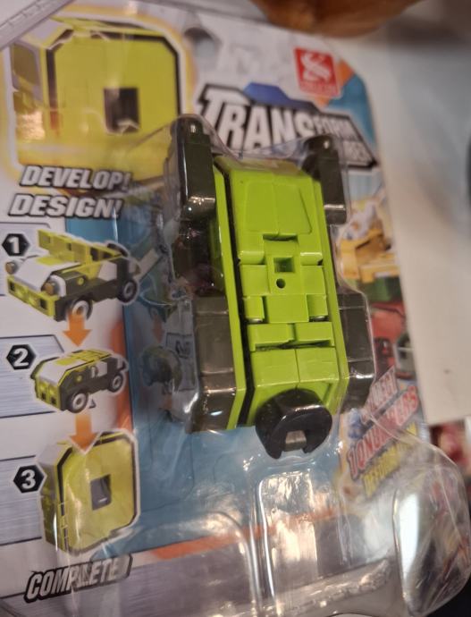 Igračka mini transformer 3 borbeno vozilo