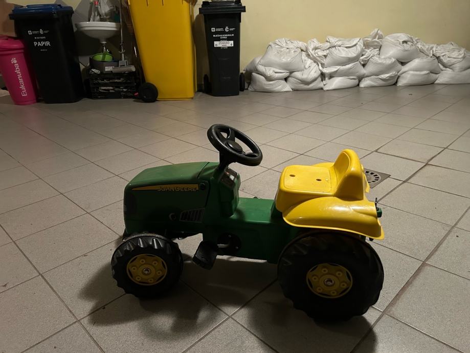 John Deere traktor na pedalu