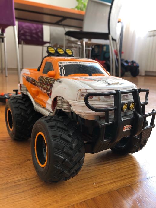 Monster truck na daljinsko upravljanje