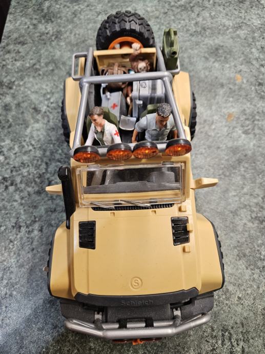 Schleich Jeep safari 4×4 s dodatnom opremom