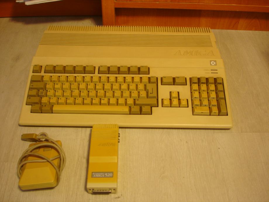 AMIGA 500