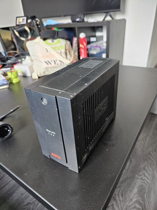 APC Back-UPS 700 UPS