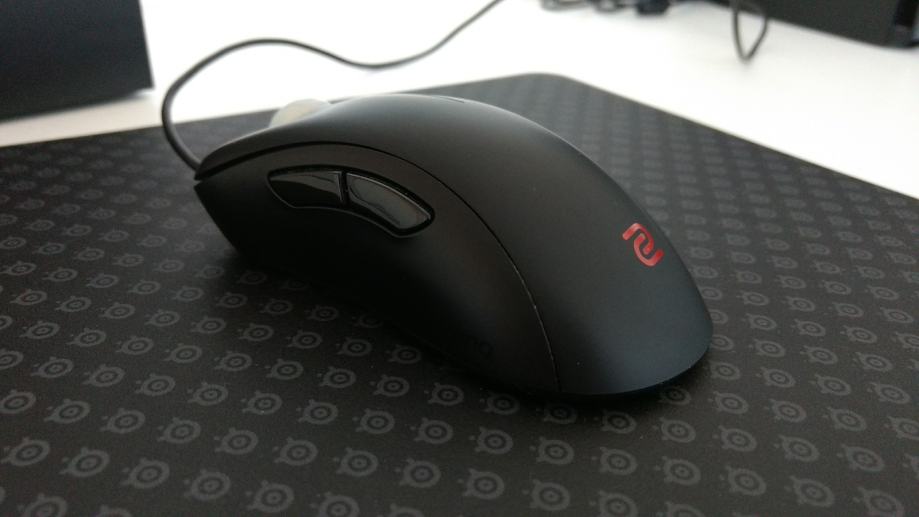 BenQ ZOWIE EC2-A Gaming Mouse / Gaming miš + 5x mouse feets