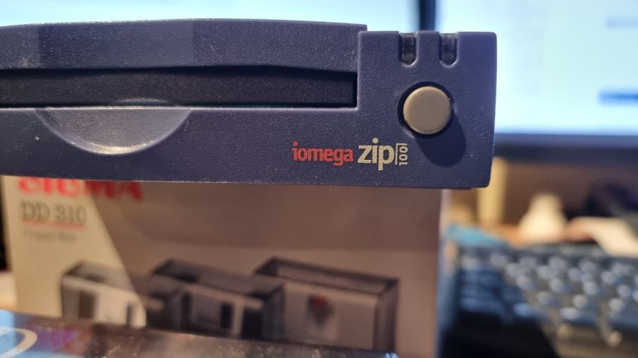 Iomega Zip External Parallel Port Zip Drive Model Z P