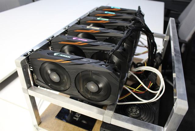 Mining rig, 10x GeForce GTX 1080 TI + 2x 1080 GeForce GTX 1080