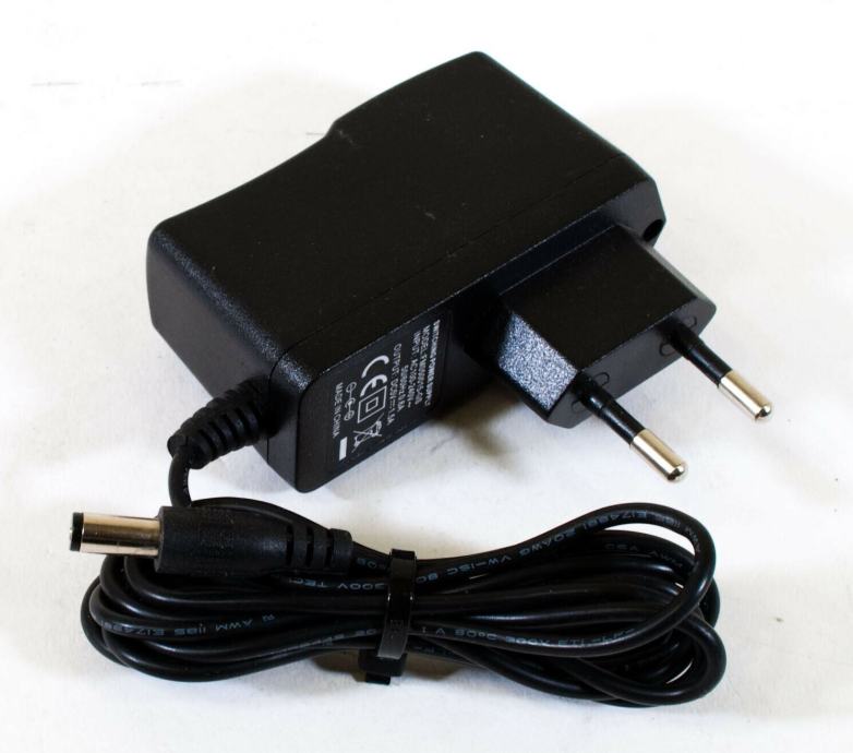 SANSUI AC/DC ADAPTER FM050015-C1169F DC5V---2.A