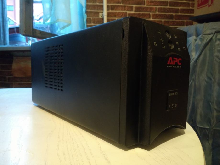 UPS APC Smart-UPS 750