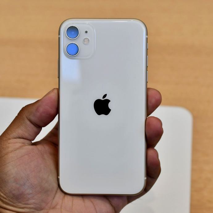 IPhone 11 64Gb White Uredan Kutija Oprema Baterija 88% Dostava Zamjena