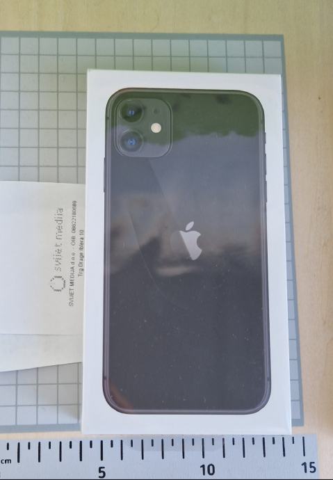 iPhone 11 64gb crni/bijeli novo