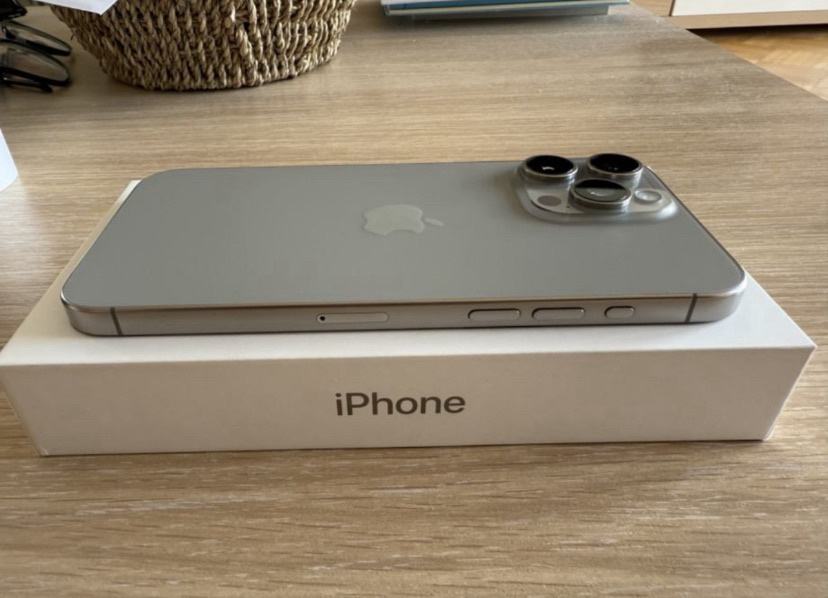 Iphone 15 Pro 256gb POVOLJNO