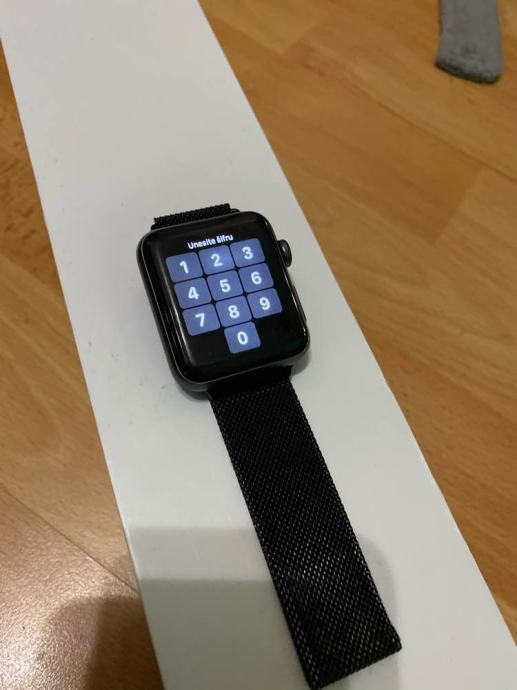 Apple iWatch Series 3 42mm HITNO!