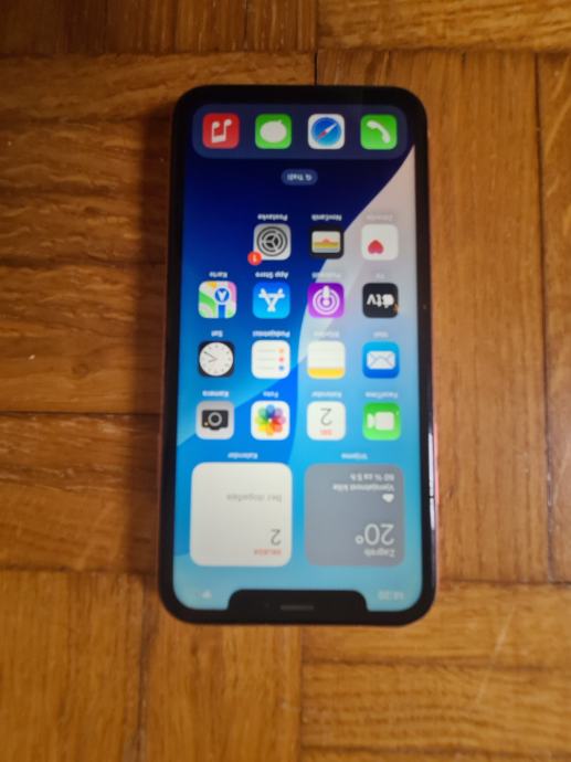 Iphone XR, 64gb, slaba baterija, razbijeno zadnje staklo