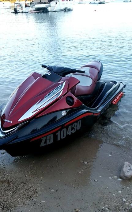 PRODAJEM JET-SKI : YAMAHA VX-SPORT 2013.,I HONDA AQUATRAX F15-X 2008.g