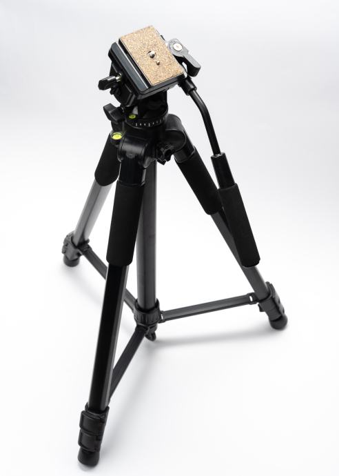 Bresser TR-688V video tripod