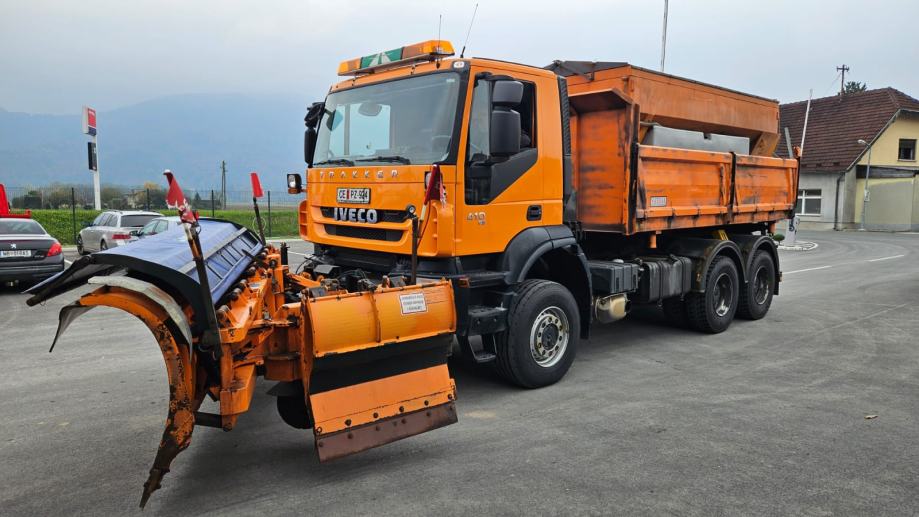 IVECO TRAKKER AD380T41W 6x6 KIPER - POSIPAČ + RALICA, 2010 god.