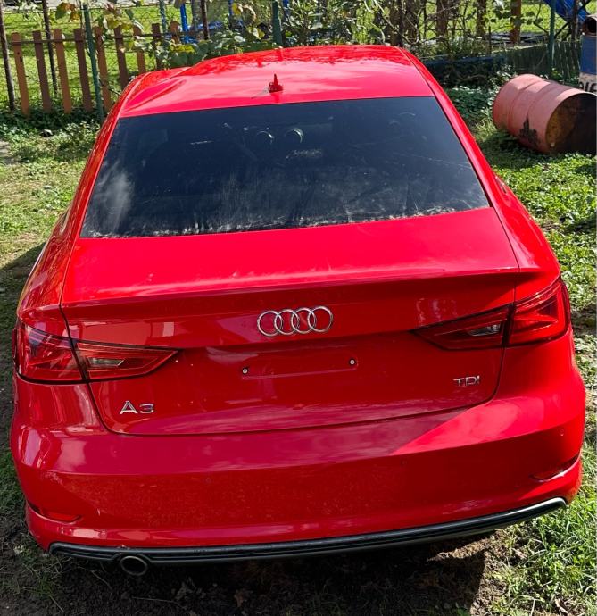 Audi A3 1,6 TDI S-tronic 2016 karambol