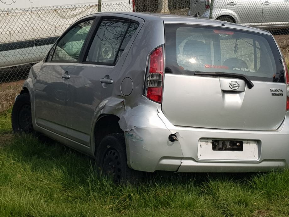 Daihatsu sirion 2005