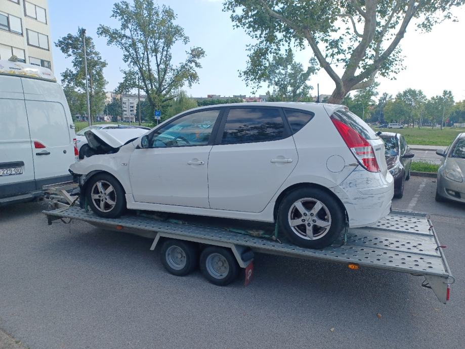 Hyundai i30 1,6 CRDi DIJELOVI