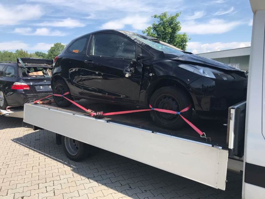 Mazda 2 1,3 i CE