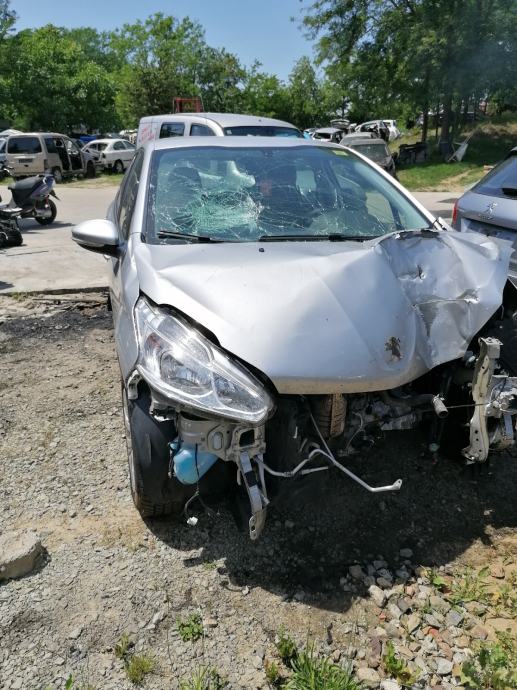 Peugeot 208 1,2 benzin, 2014