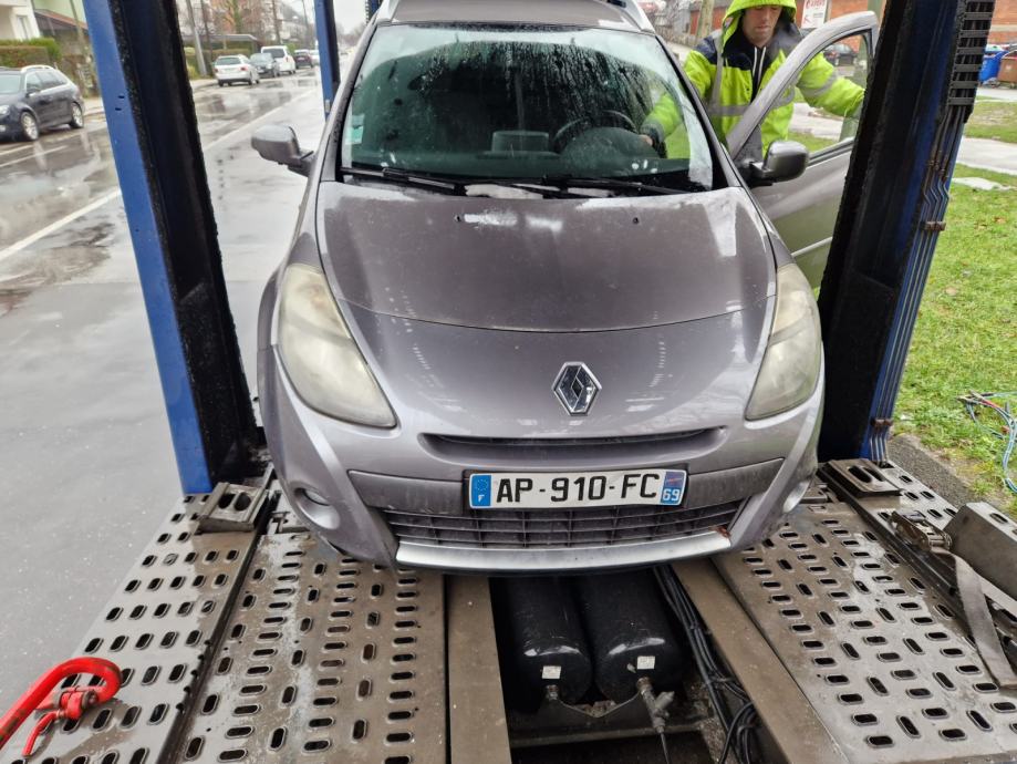 Renault Clio 1,5 dCi  2010 god.  -----D I J E L O V I---------