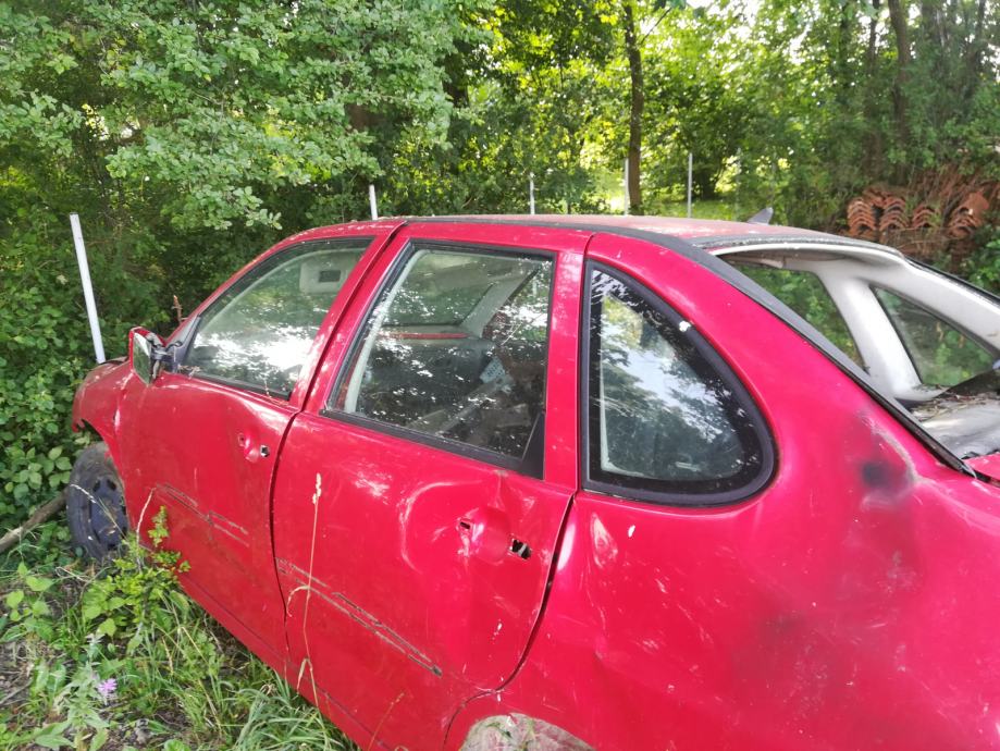 Branik zadnji volkswagen polo 1996 godina