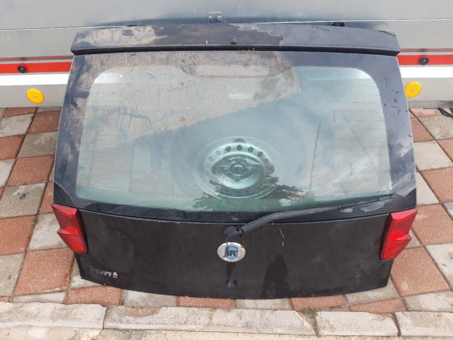 Fiat punto zadnja gepek vrata