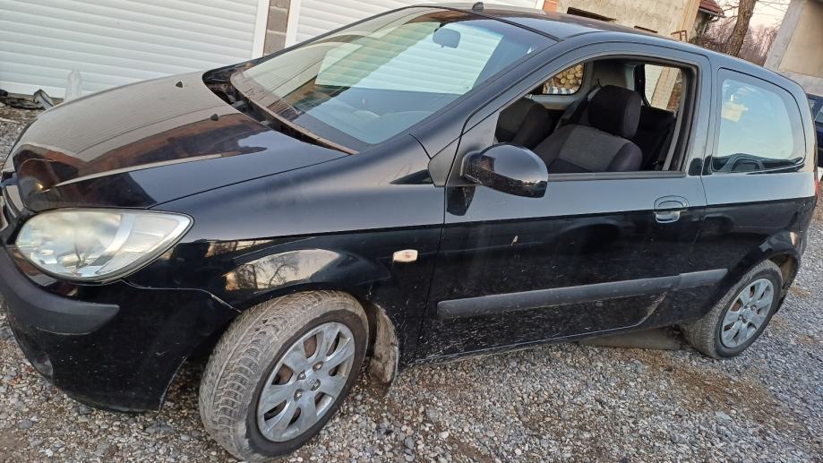 hyundai getz 2008god prednji branik