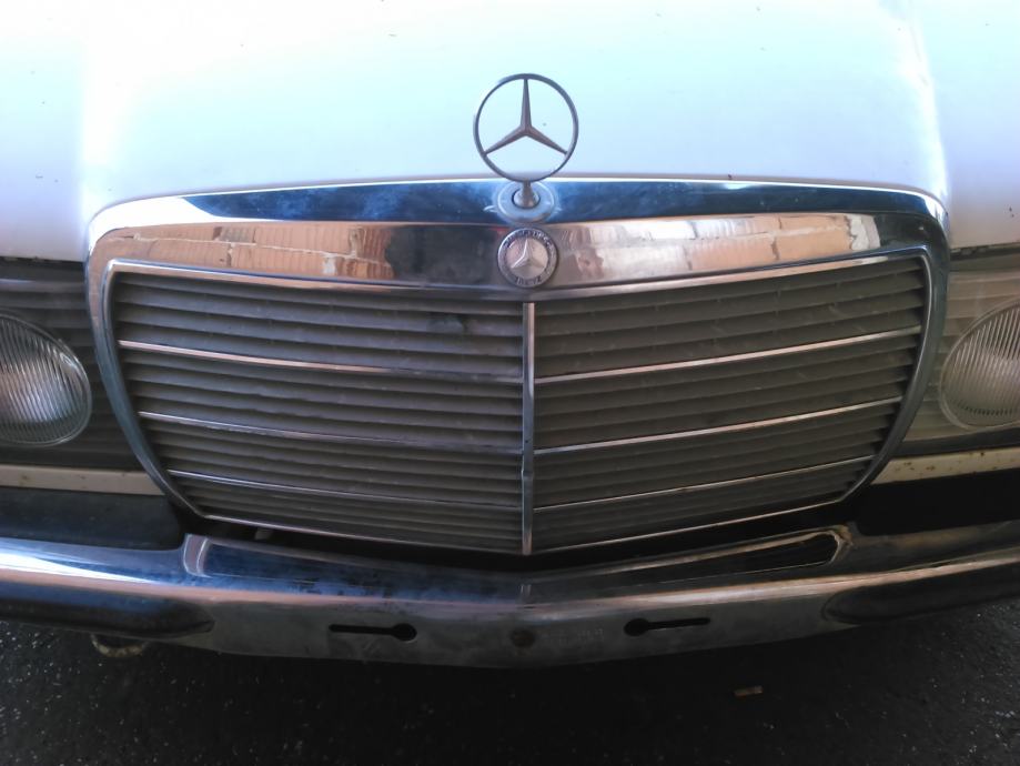 MERCEDES 123 MASKA -GRILL