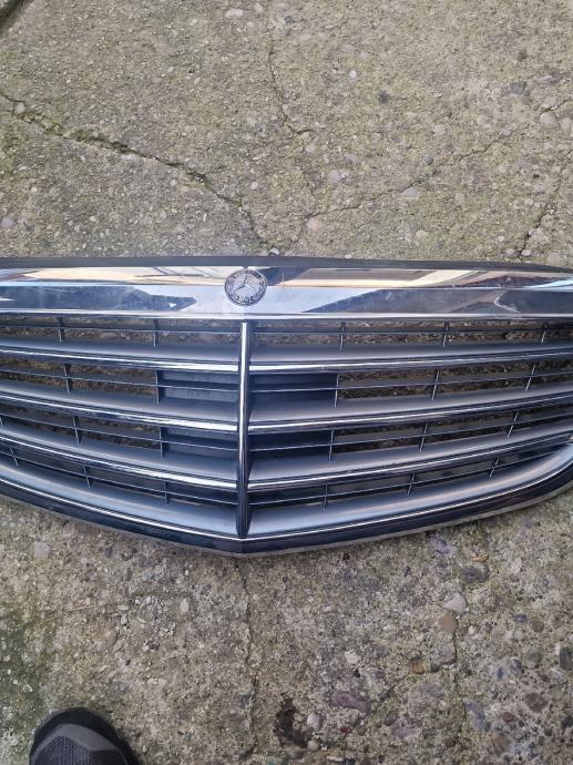 Mercedes E klasa maska A2128801483