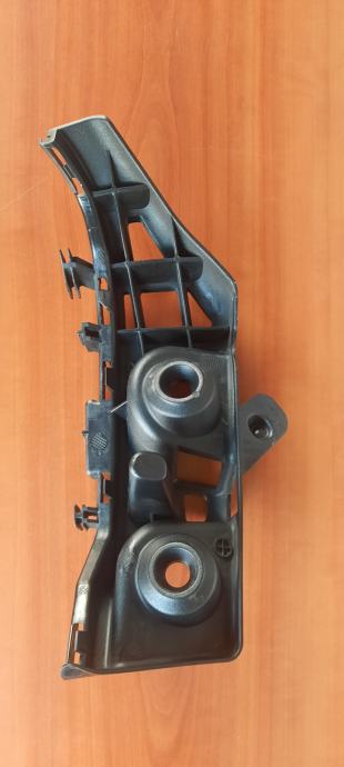 Nosač zadnjeg branika GLA Mercedes  A1568850165