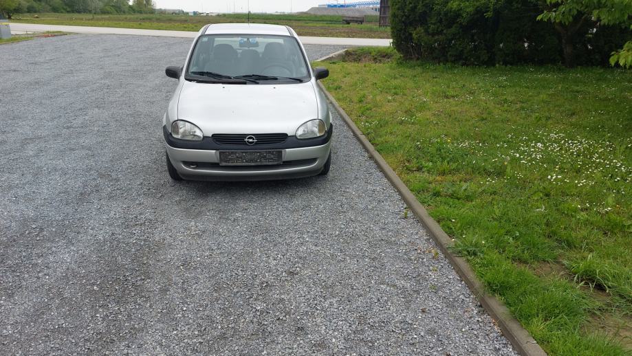 Opel Corsa B branik