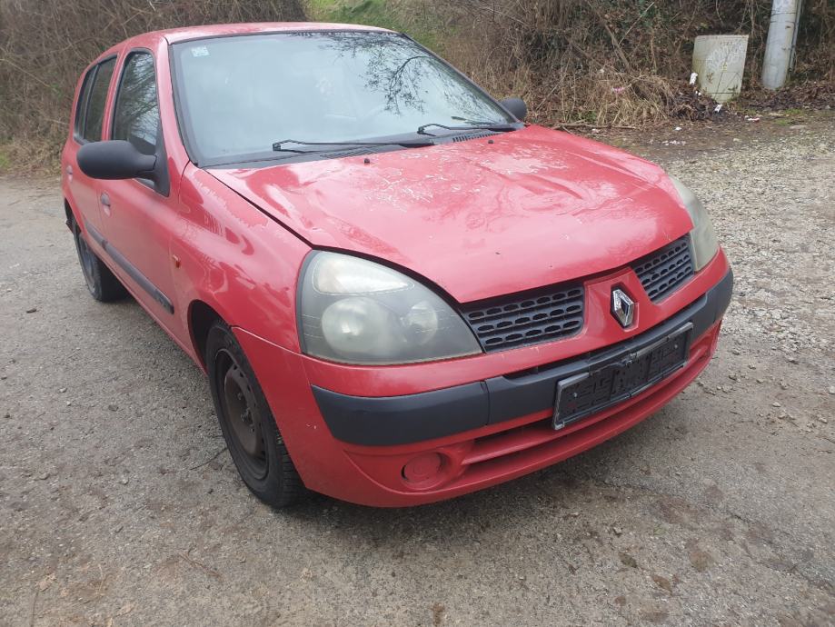 Renault Clio 1,5 dCi 2003.g.----------prednji branik-----------------